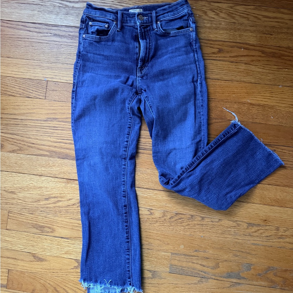 MOTHER Insider Cropped Step Fray Jeans in Rich Indigo